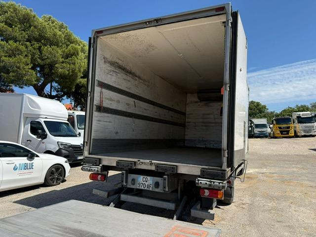 Iveco 120E22 CAISSE FRIGO HAYON - Camion frigorifique: photos 2 Iveco 120E22 CAISSE FRIGO HAYON - Camion frigorifique: photos 2