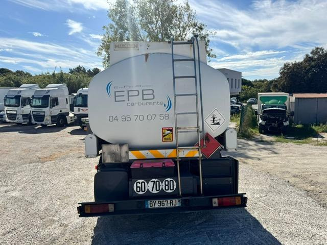 Renault MIDLUM 210 CITERNE MERCERON 11000 L 4 COMPARTIMENTS - Camion citerne: photos 3 Renault MIDLUM 210 CITERNE MERCERON 11000 L 4 COMPARTIMENTS - Camion citerne: photos 3