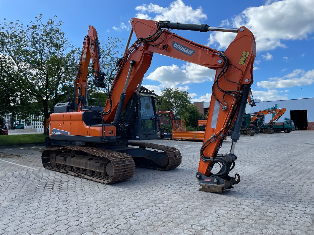 Doosan DX235LC-5 - Pelle sur chenille: photos 5 Doosan DX235LC-5 - Pelle sur chenille: photos 5