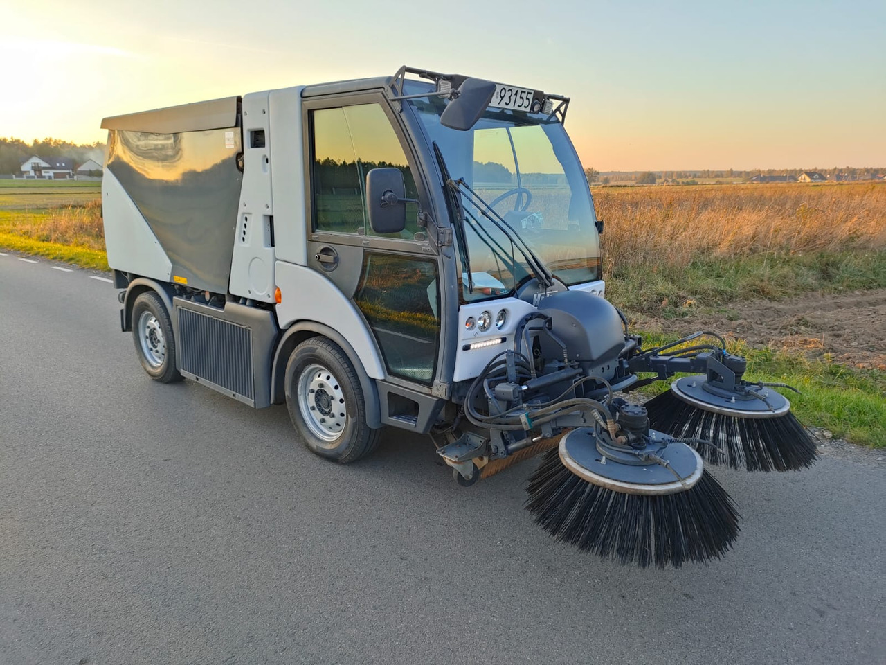 HAKO CITYMASTER 2200 - Balayeuse industrielle: photos 1 HAKO CITYMASTER 2200 - Balayeuse industrielle: photos 1