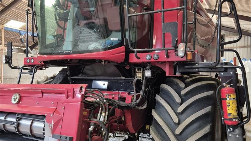 Case IH Axial Flow 6140 Axial Flow 6140 X-flow - Moissonneuse-batteuse: photos 3 Case IH Axial Flow 6140 Axial Flow 6140 X-flow - Moissonneuse-batteuse: photos 3