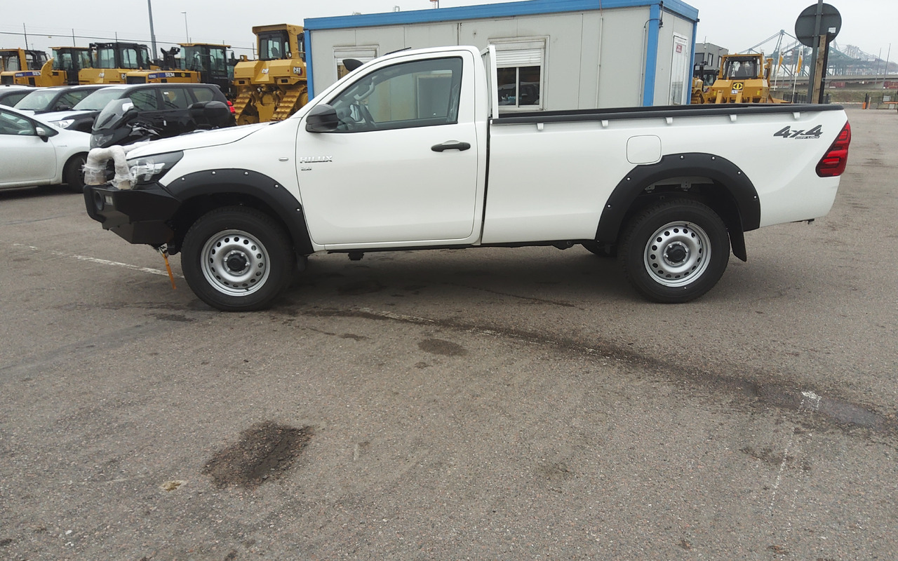 Toyota Hilux / Revo RHD Pick-up single Cab 2.8L Diesel Manual - Pick-up: photos 3 Toyota Hilux / Revo RHD Pick-up single Cab 2.8L Diesel Manual - Pick-up: photos 3