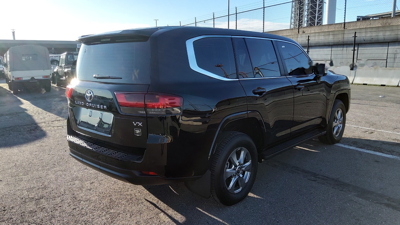 Toyota Land Cruiser 300 V6 VX 7 SEATERS / PLACES 3.5L Petrol Automatic VXVHO - Voiture: photos 4 Toyota Land Cruiser 300 V6 VX 7 SEATERS / PLACES 3.5L Petrol Automatic VXVHO - Voiture: photos 4