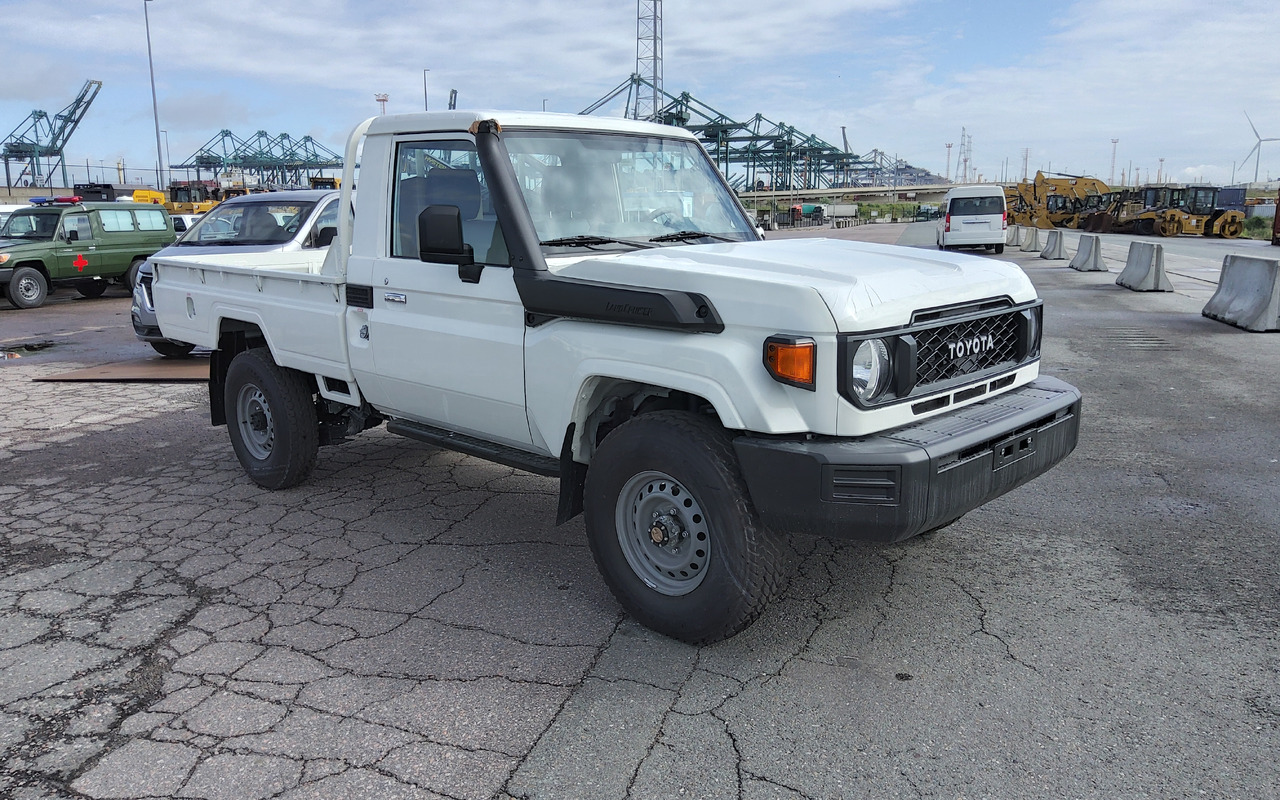 Toyota Land cruiser 79 hzj 79 single cab 4.2L Diesel Manual FACELIFT DIFF LOCK+FREEWHEEL HUB - Pick-up: photos 3 Toyota Land cruiser 79 hzj 79 single cab 4.2L Diesel Manual FACELIFT DIFF LOCK+FREEWHEEL HUB - Pick-up: photos 3