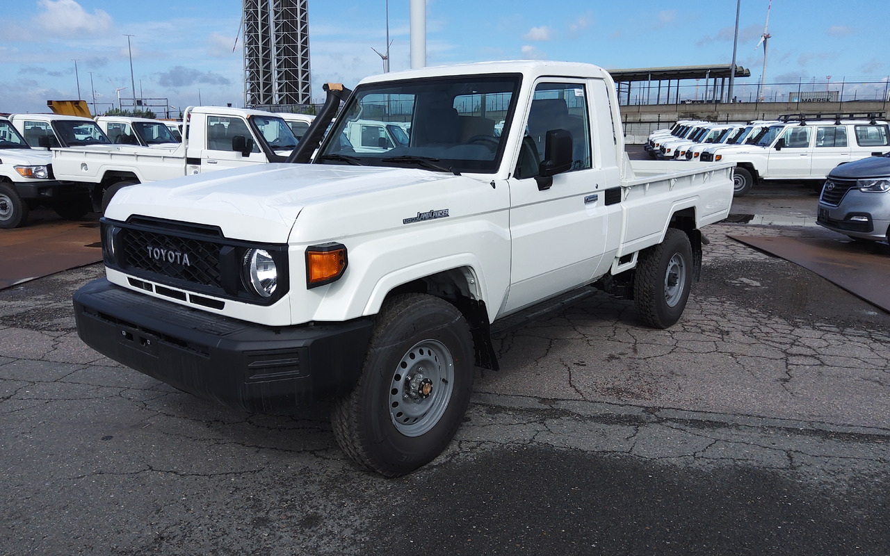 Toyota Land cruiser 79 hzj 79 single cab 4.2L Diesel Manual FACELIFT DIFF LOCK+FREEWHEEL HUB - Pick-up: photos 1 Toyota Land cruiser 79 hzj 79 single cab 4.2L Diesel Manual FACELIFT DIFF LOCK+FREEWHEEL HUB - Pick-up: photos 1