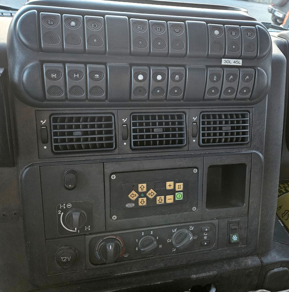 Camion benne, Camion grue Iveco Trakker 410 6x4-4 EEV Palfinger PK12502 Funk: photos 29