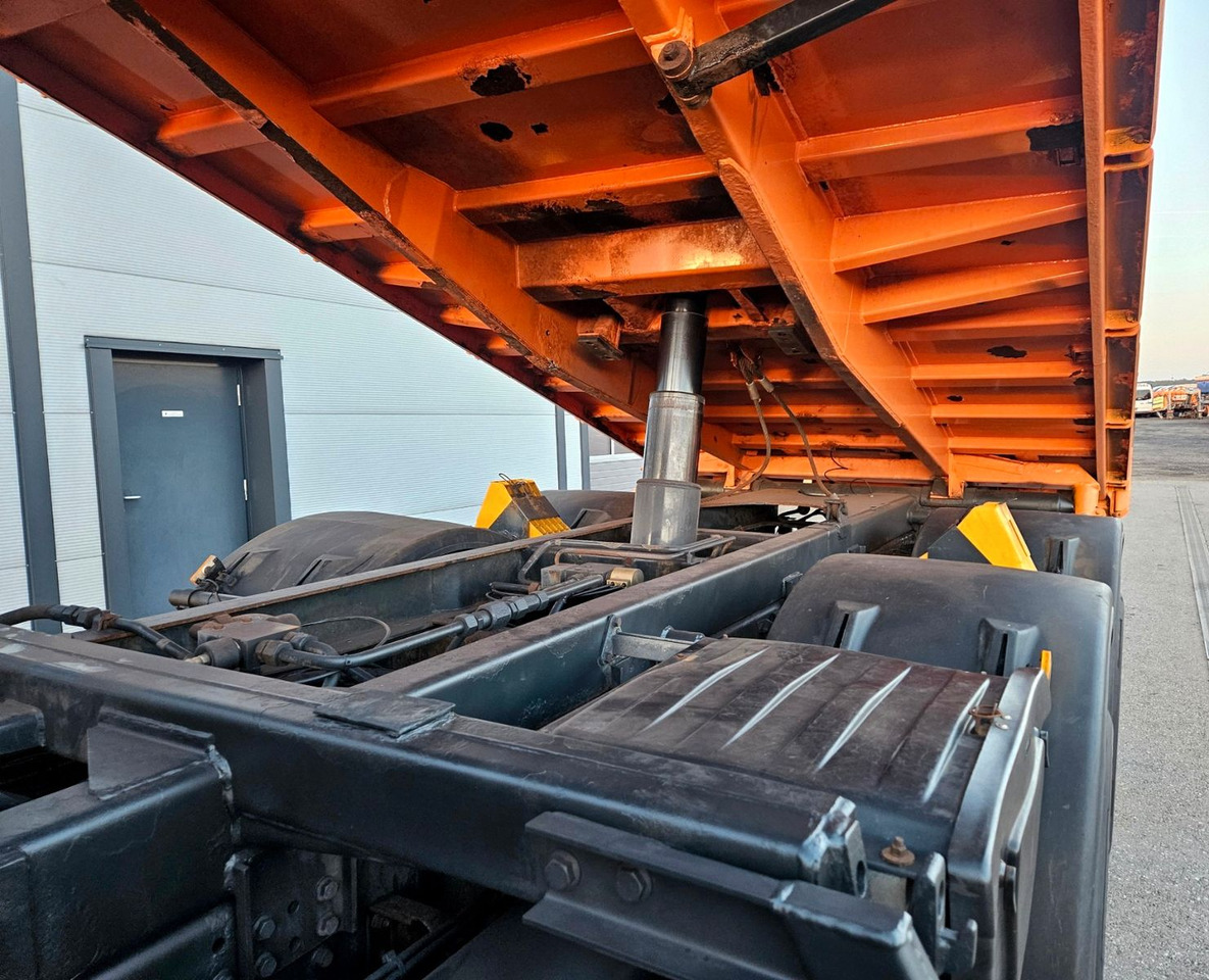 Camion benne, Camion grue Iveco Trakker 410 6x4-4 EEV Palfinger PK12502 Funk: photos 7