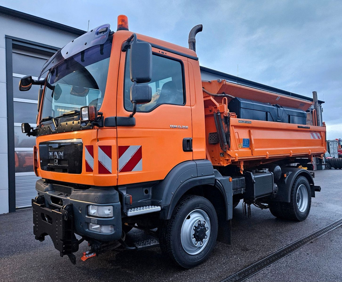 MAN TGM 13.250 4x4 Euro5 Winterdienst - Camion benne: photos 3 MAN TGM 13.250 4x4 Euro5 Winterdienst - Camion benne: photos 3
