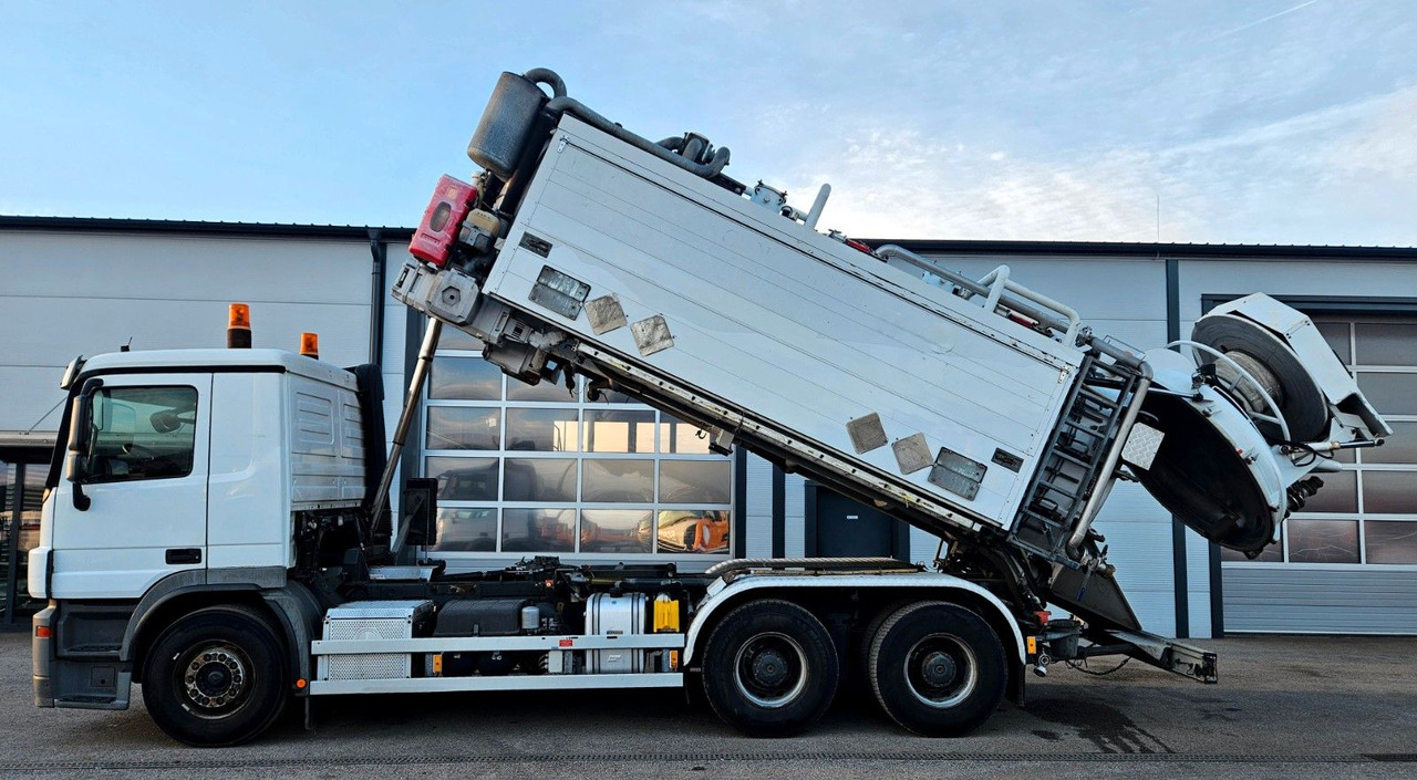 Mercedes-Benz ACTROS 2641 HOLZMANN Tankreiniger Saug-Druck ADR - Camion hydrocureur: photos 2 Mercedes-Benz ACTROS 2641 HOLZMANN Tankreiniger Saug-Druck ADR - Camion hydrocureur: photos 2