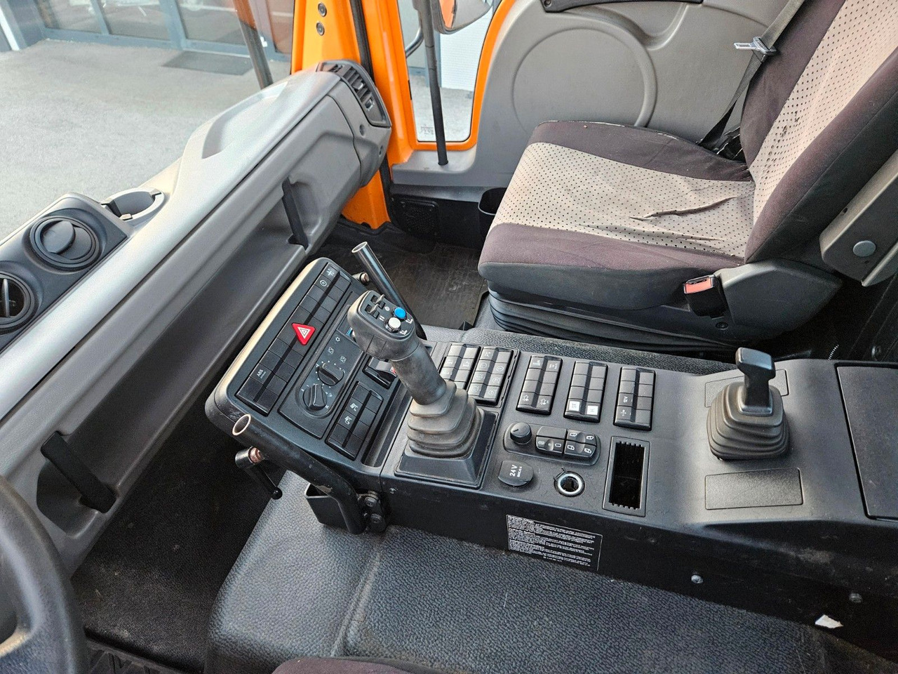 Camion benne Unimog U427 UGE Euro6 VarioPilot Hydrostat: photos 10 Camion benne Unimog U427 UGE Euro6 VarioPilot Hydrostat: photos 10