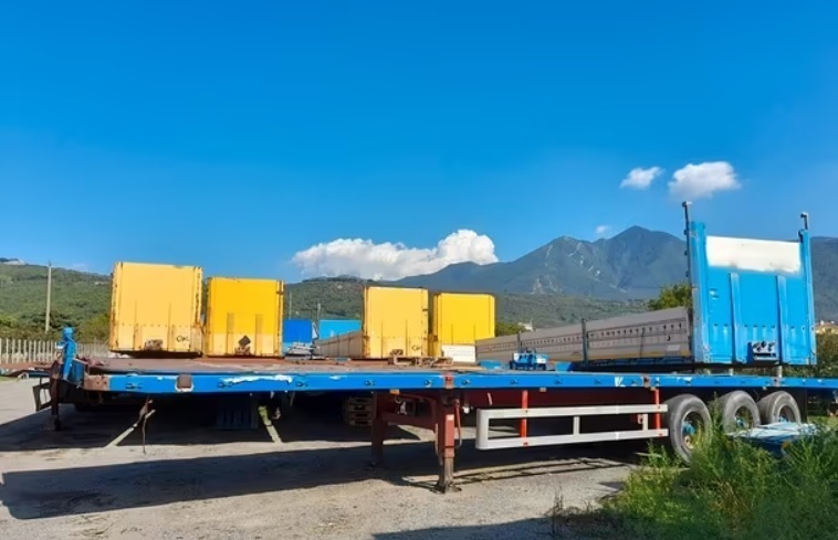 Semirimorchi Pianali - varie marche e modelli - Semi-remorque surbaissé: photos 2 Semirimorchi Pianali - varie marche e modelli - Semi-remorque surbaissé: photos 2