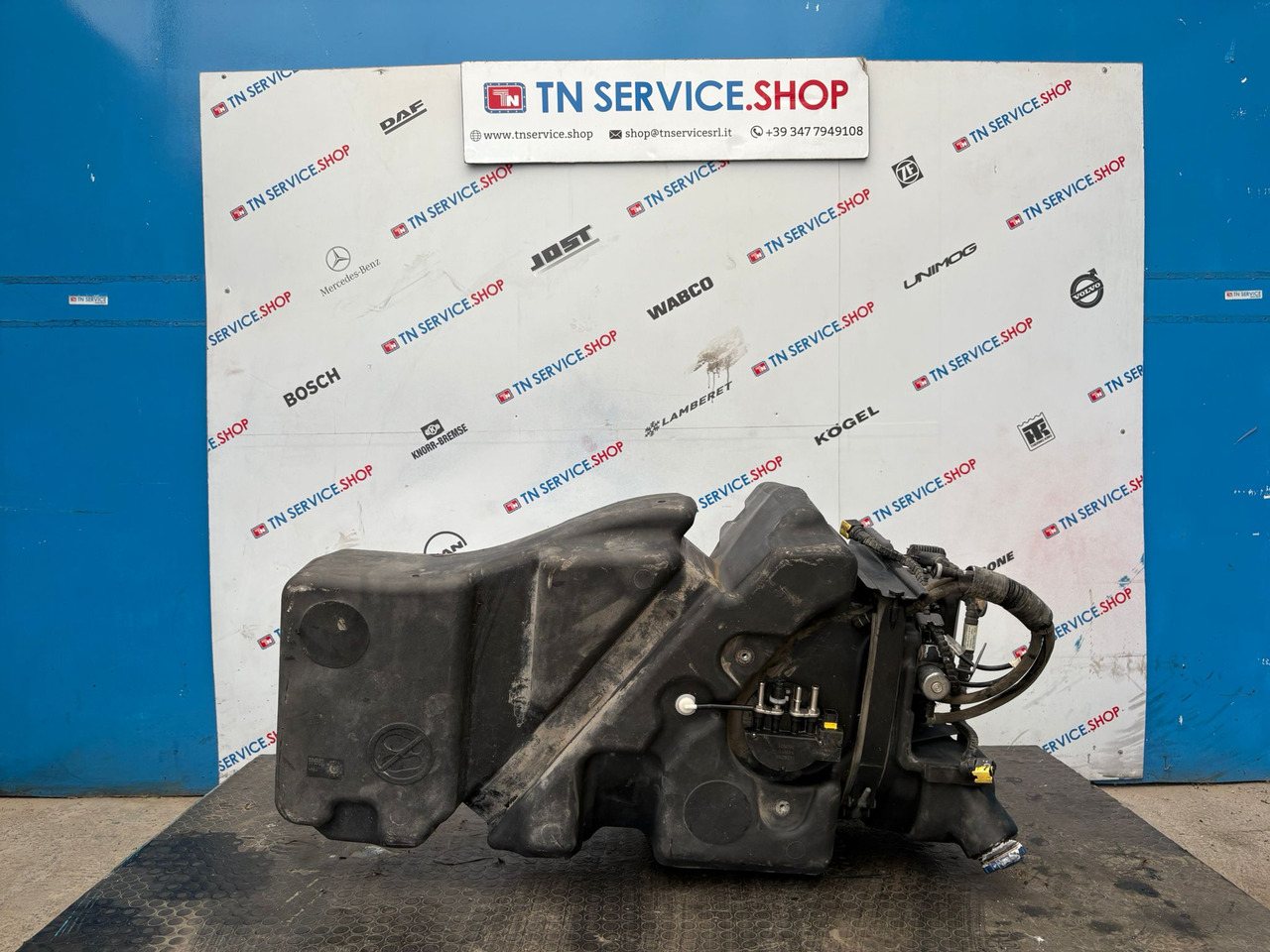 Serbatoio AdBlue DAF - AdBlue réservoir pour Camion: photos 1 Serbatoio AdBlue DAF - AdBlue réservoir pour Camion: photos 1