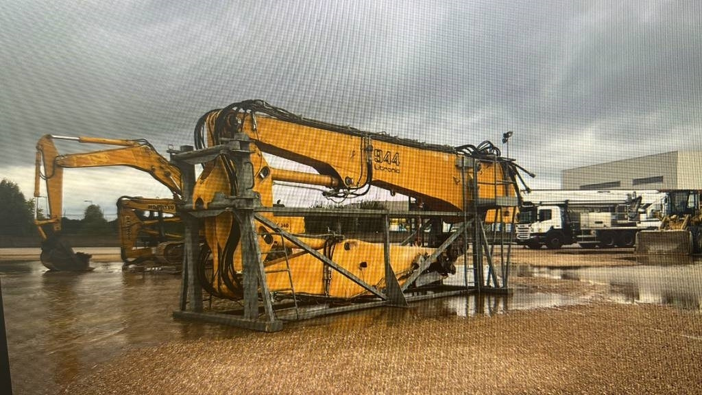 Liebherr R944B UH-HD 2 Arms - Pelle de démolition: photos 2 Liebherr R944B UH-HD 2 Arms - Pelle de démolition: photos 2