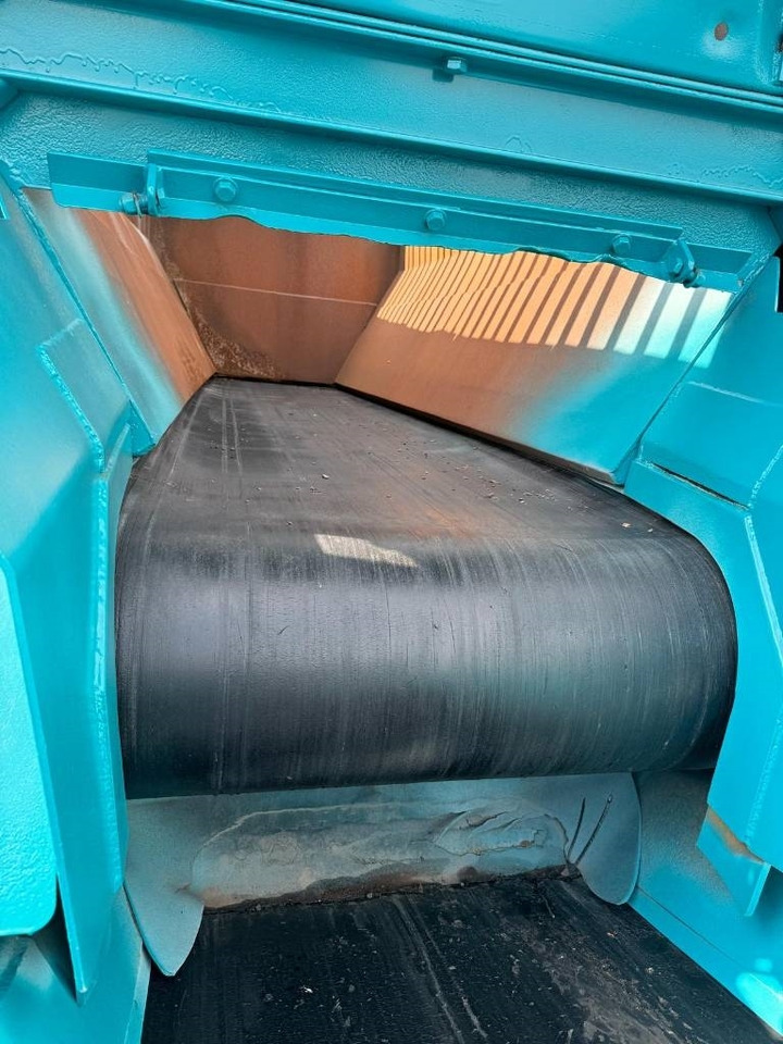 Przesiewacz Powerscreen 1700, 4 Frakcje, 3 Pokłady - Crible: photos 5 Przesiewacz Powerscreen 1700, 4 Frakcje, 3 Pokłady - Crible: photos 5