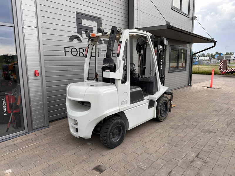UniCarriers YG1D2A30Q - Chariot élévateur diesel: photos 4 UniCarriers YG1D2A30Q - Chariot élévateur diesel: photos 4