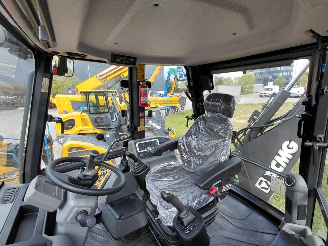 XCMG XC8-S3580 - Tractopelle: photos 5 XCMG XC8-S3580 - Tractopelle: photos 5