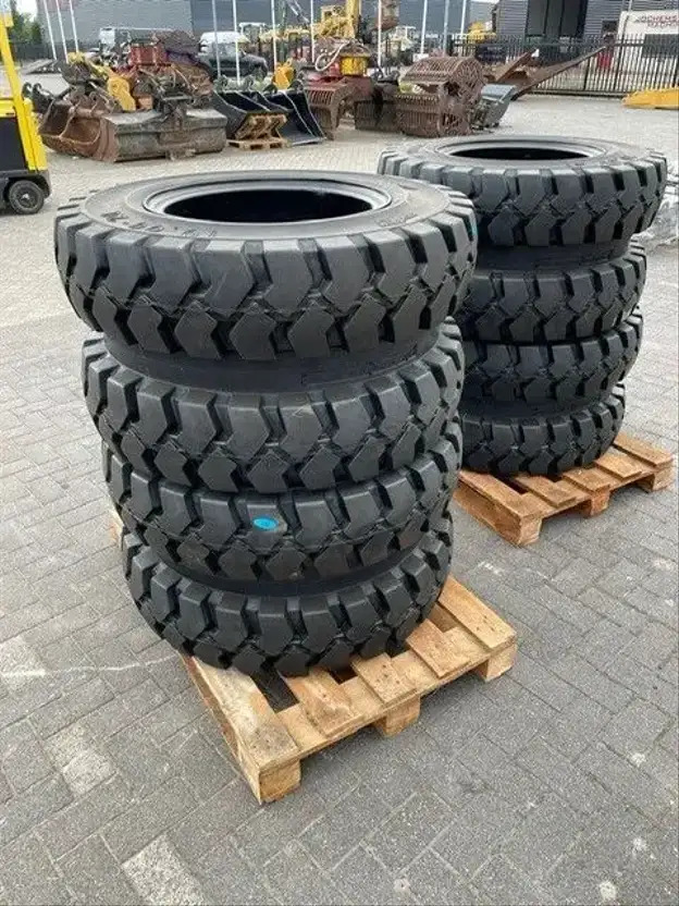 Trelleborg 10.00-20 - Pneu pour Camion: photos 4 Trelleborg 10.00-20 - Pneu pour Camion: photos 4