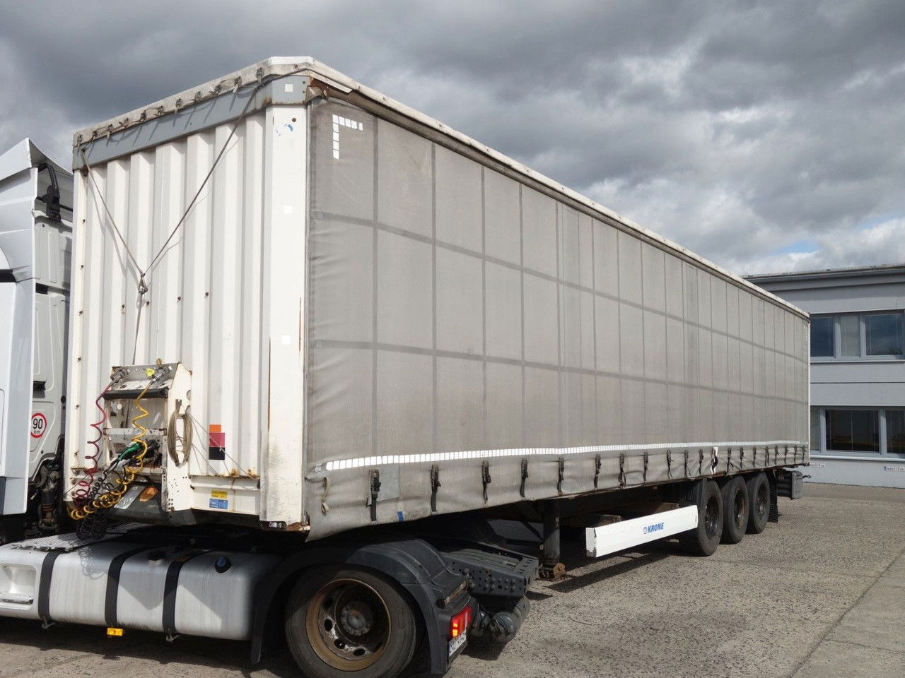 Krone SD Standard, Liftachse - Semi-remorque rideaux coulissants: photos 1 Krone SD Standard, Liftachse - Semi-remorque rideaux coulissants: photos 1