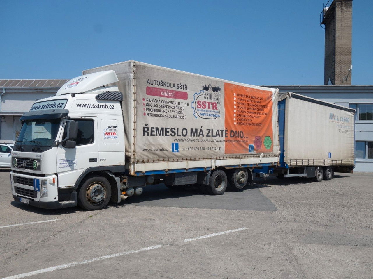 Volvo FM 380 6x2 + Panav Anhänger - Camion à rideaux coulissants: photos 2 Volvo FM 380 6x2 + Panav Anhänger - Camion à rideaux coulissants: photos 2