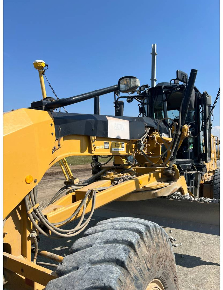 CAT 120M2 - Niveleuse: photos 1 CAT 120M2 - Niveleuse: photos 1
