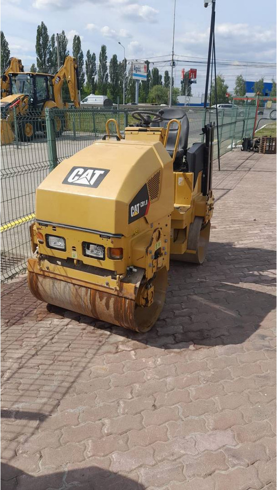 CAT CB 1.8 - Compacteur: photos 1 CAT CB 1.8 - Compacteur: photos 1