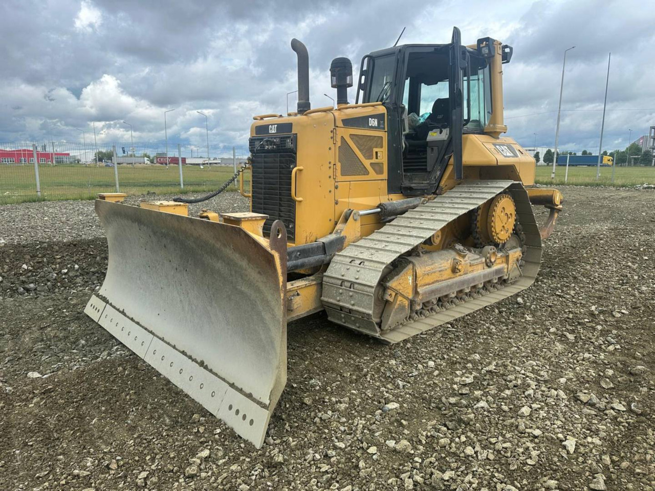 CAT D6NXL - Bulldozer: photos 1 CAT D6NXL - Bulldozer: photos 1
