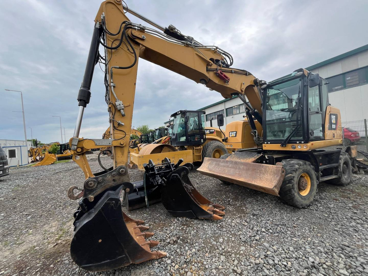 CAT M315F - Pelle sur pneus: photos 1 CAT M315F - Pelle sur pneus: photos 1