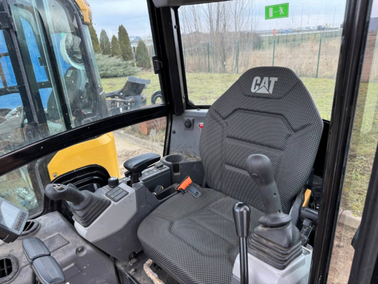 Pelle sur chenille CAT 302CR: photos 10