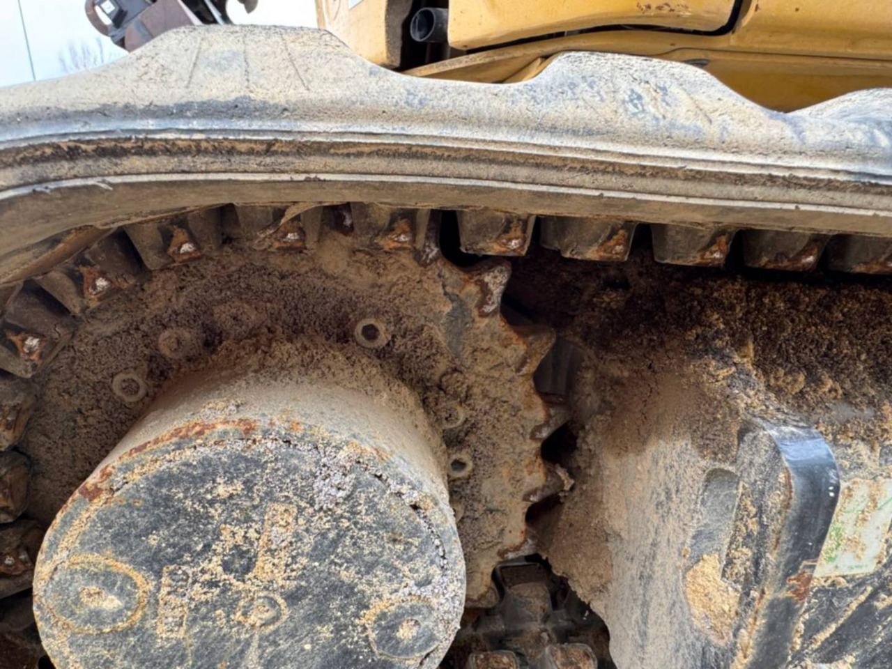 Pelle sur chenille CAT 302CR: photos 15