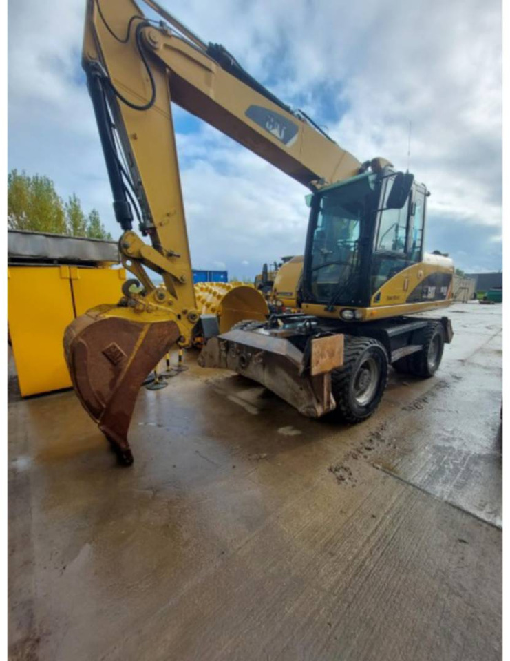 CAT M315D - Pelle sur pneus: photos 1 CAT M315D - Pelle sur pneus: photos 1