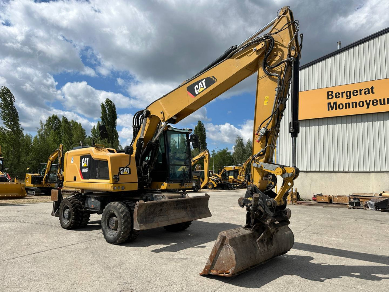 CAT M318F - Pelle sur pneus: photos 2 CAT M318F - Pelle sur pneus: photos 2