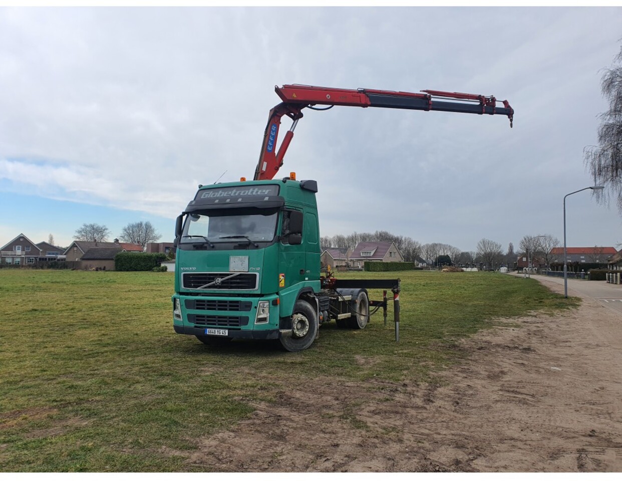 VOLVO FH 420 4X2 EURO 3 CRANE EFFER 25T 13M REMOTE CONTROL MANUAL RETARDER - Tracteur routier: photos 1 VOLVO FH 420 4X2 EURO 3 CRANE EFFER 25T 13M REMOTE CONTROL MANUAL RETARDER - Tracteur routier: photos 1