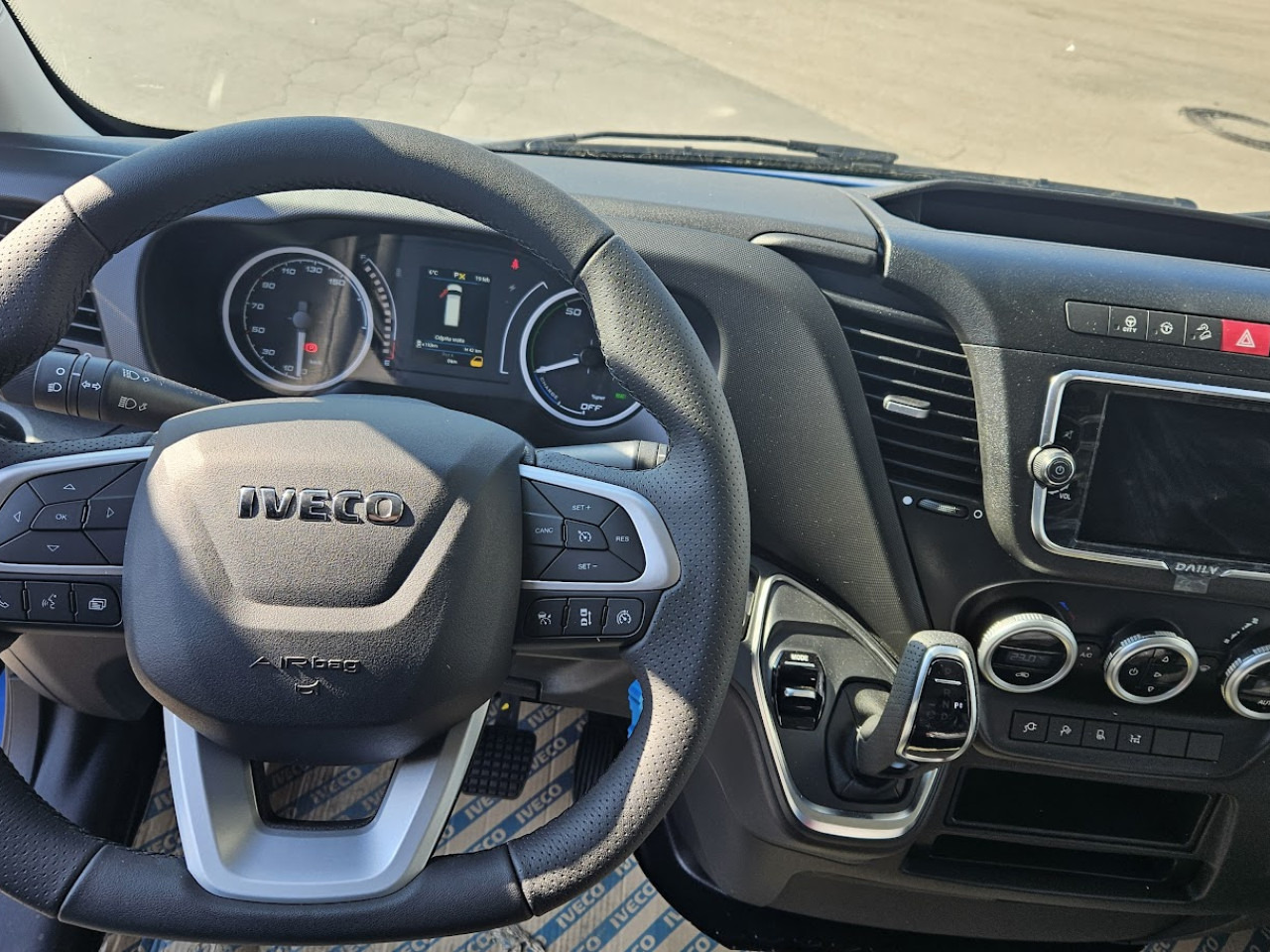 IVECO Daily ELEKTRIČNI 35 C 18H - Transport de personnes, Utilitaire électrique: photos 4 IVECO Daily ELEKTRIČNI 35 C 18H - Transport de personnes, Utilitaire électrique: photos 4