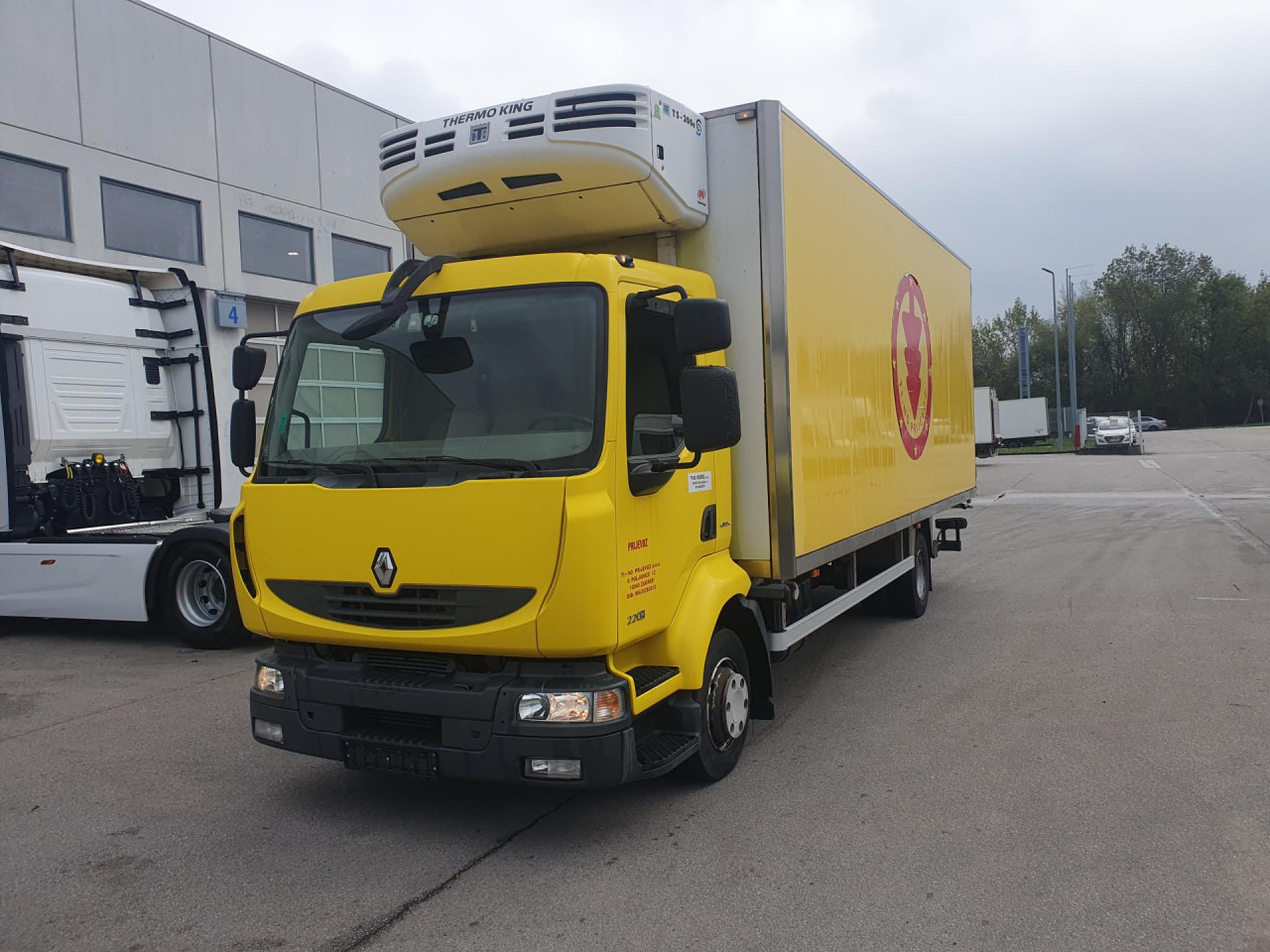 RENAULT Midlum 220.12 - Camion frigorifique: photos 1 RENAULT Midlum 220.12 - Camion frigorifique: photos 1