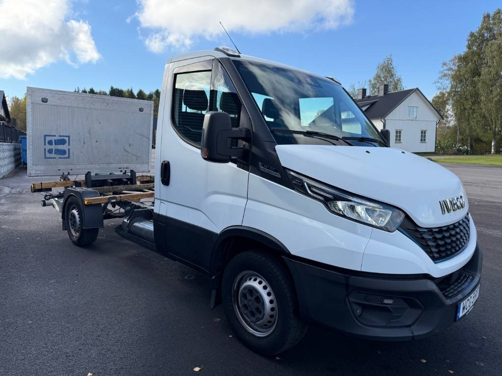 Iveco Daily 35 - NP Hi - Matic - Fourgon utilitaire: photos 2 Iveco Daily 35 - NP Hi - Matic - Fourgon utilitaire: photos 2