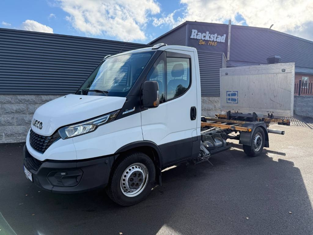 Iveco Daily 35 - NP Hi - Matic - Fourgon utilitaire: photos 1 Iveco Daily 35 - NP Hi - Matic - Fourgon utilitaire: photos 1