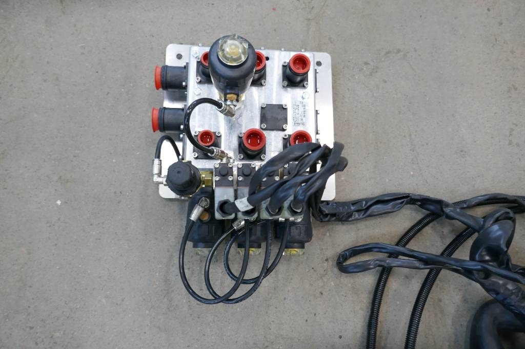 Volvo 8900 - Cabine pour Camion: photos 3 Volvo 8900 - Cabine pour Camion: photos 3