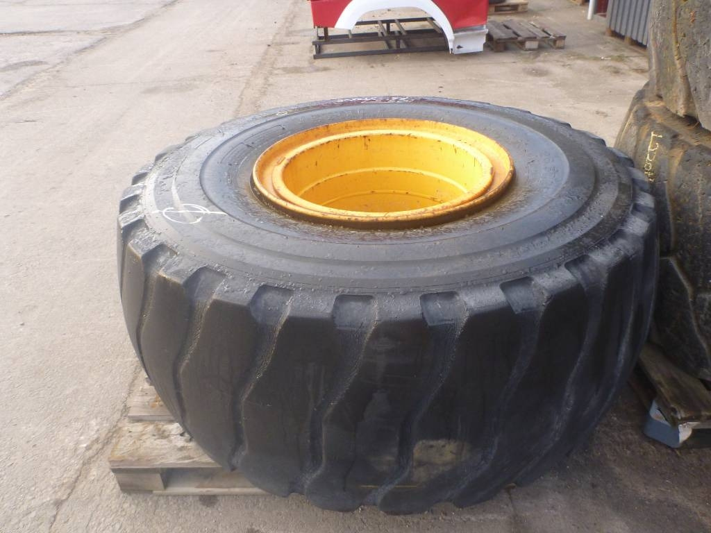 Volvo Hjul, Bridgestone 26.5R25 1st - Essieu et pièces pour Engins de chantier: photos 1 Volvo Hjul, Bridgestone 26.5R25 1st - Essieu et pièces pour Engins de chantier: photos 1