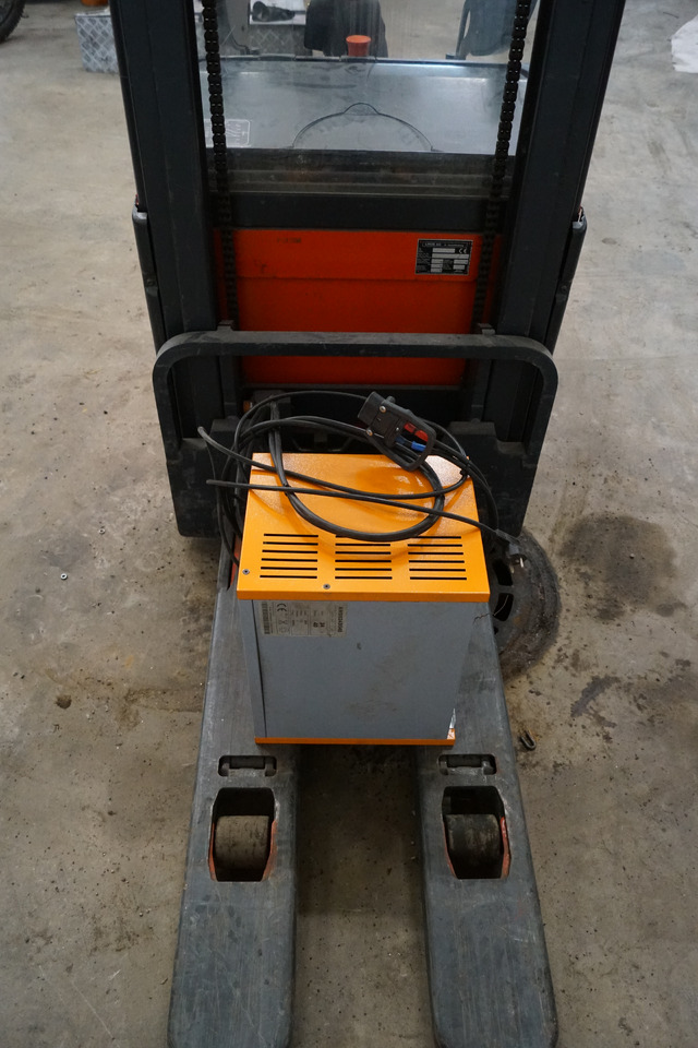 LINDE L14ap - Gerbeur: photos 3 LINDE L14ap - Gerbeur: photos 3