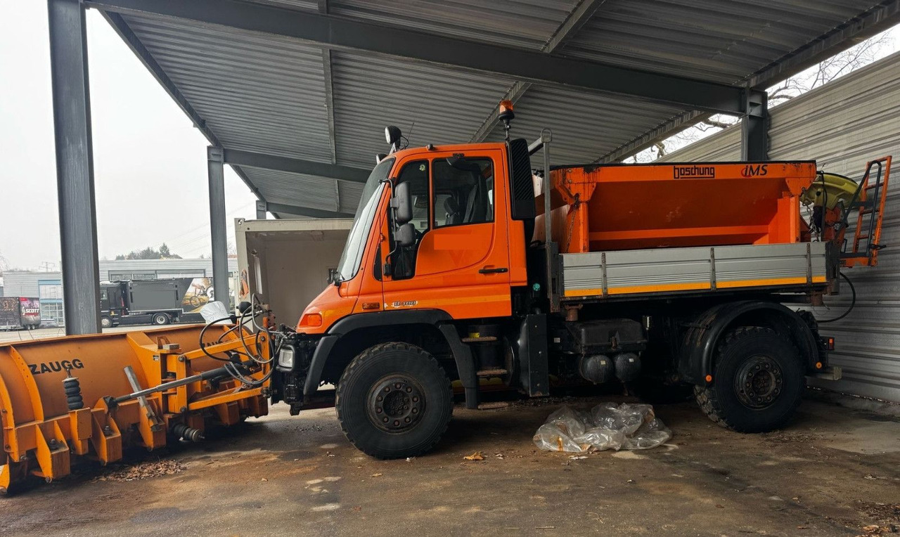 Unimog U400 4x4, Winterdienst, Schild+Streuer - Camion: photos 3 Unimog U400 4x4, Winterdienst, Schild+Streuer - Camion: photos 3