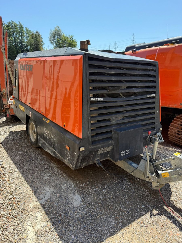 Kaeser M250 Kompressor, Anhänger trailer, 14bar - Compresseur d'air: photos 2 Kaeser M250 Kompressor, Anhänger trailer, 14bar - Compresseur d'air: photos 2