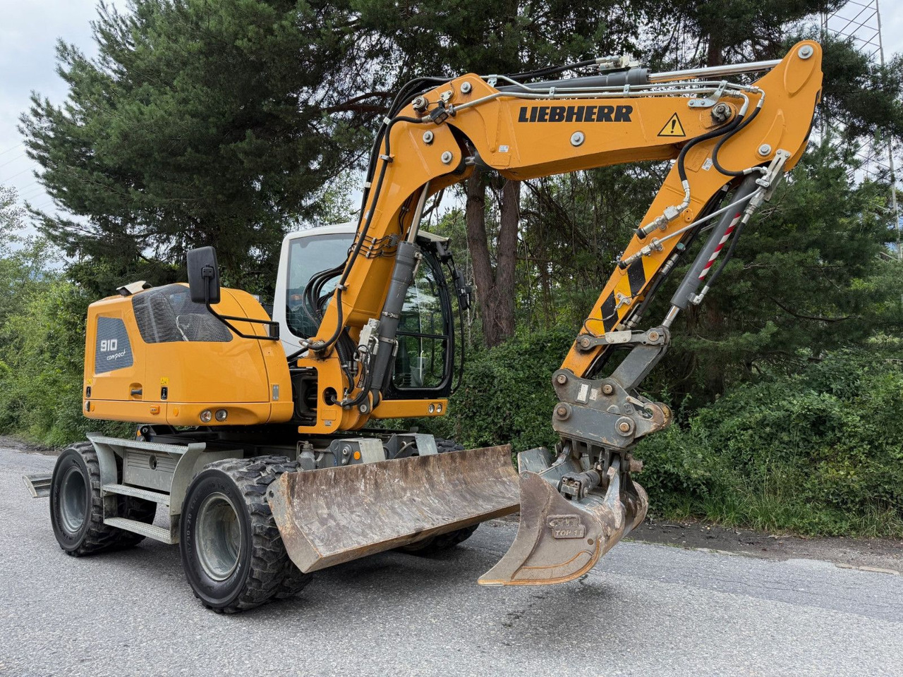Liebherr A910 Compact Litronic,4 Schaufeln,Schnellwechsle - Pelle sur pneus: photos 3 Liebherr A910 Compact Litronic,4 Schaufeln,Schnellwechsle - Pelle sur pneus: photos 3