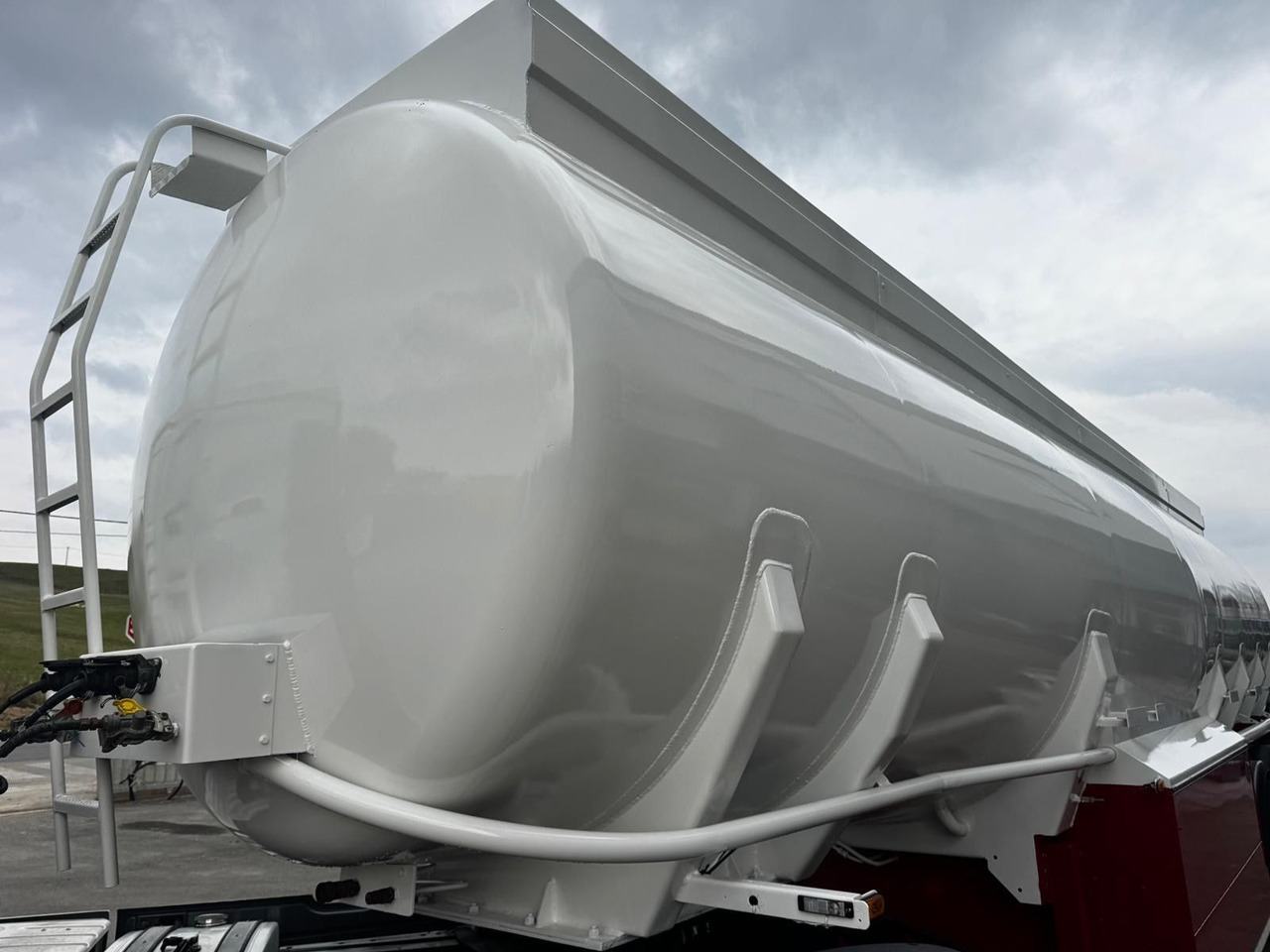 Schwarzmüller TS 3/E ADR, 6 Kammern Treibstoff Fuel - Semi-remorque citerne: photos 5 Schwarzmüller TS 3/E ADR, 6 Kammern Treibstoff Fuel - Semi-remorque citerne: photos 5