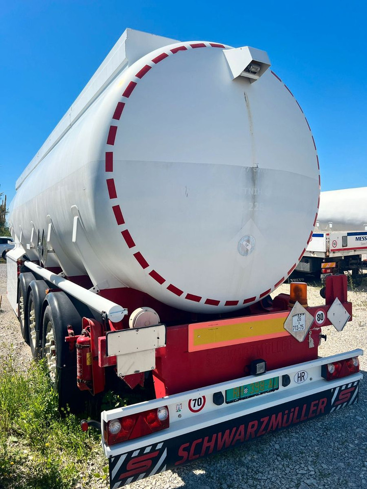 Schwarzmüller TS 3/E ADR, 6 Kammern Treibstoff Fuel - Semi-remorque citerne: photos 3 Schwarzmüller TS 3/E ADR, 6 Kammern Treibstoff Fuel - Semi-remorque citerne: photos 3