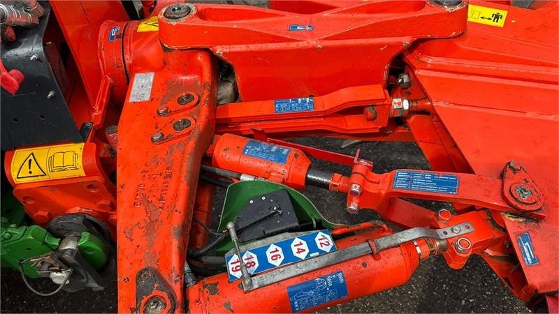 Kuhn Vari Master 183 6 Furet 183 - Charrue: photos 5 Kuhn Vari Master 183 6 Furet 183 - Charrue: photos 5