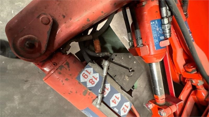 Kuhn Vari Master 183 6 Furet 183 - Charrue: photos 3 Kuhn Vari Master 183 6 Furet 183 - Charrue: photos 3