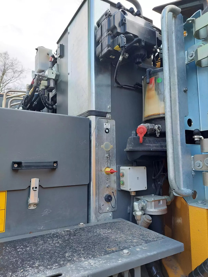 Pelle sur pneus 2018 Liebherr A 912 Compact: photos 11