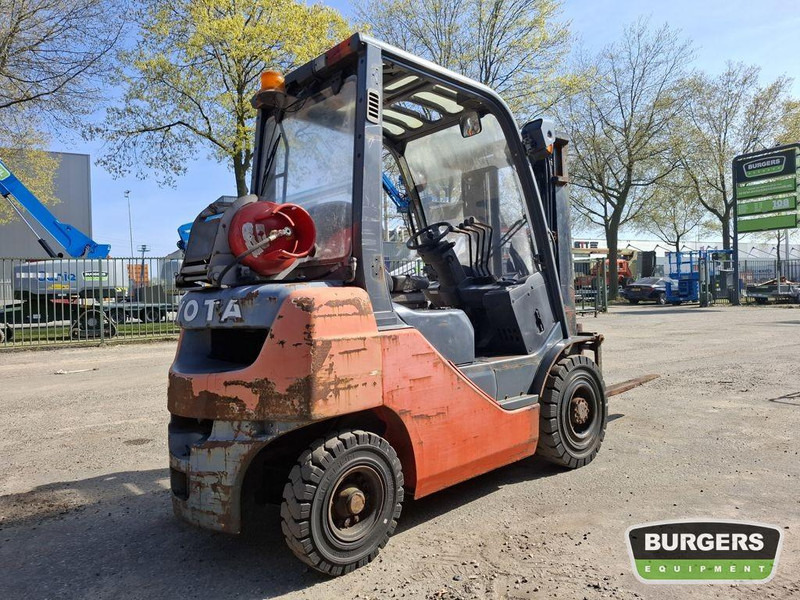 Toyota 02-8FGF20 - Chariot élévateur à gaz: photos 3 Toyota 02-8FGF20 - Chariot élévateur à gaz: photos 3