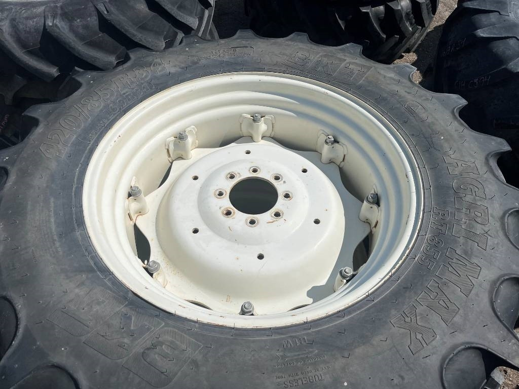 BKT 420/85R34 till New Holland T5070 - Pneu pour Machine agricole: photos 3 BKT 420/85R34 till New Holland T5070 - Pneu pour Machine agricole: photos 3
