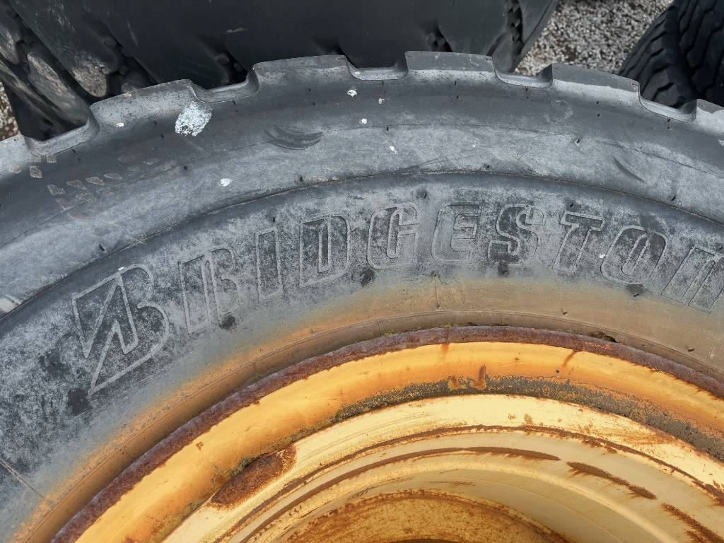Bridgestone 775 /65 R29 Volvo L180 Wheels - Roue complète: photos 4 Bridgestone 775 /65 R29 Volvo L180 Wheels - Roue complète: photos 4